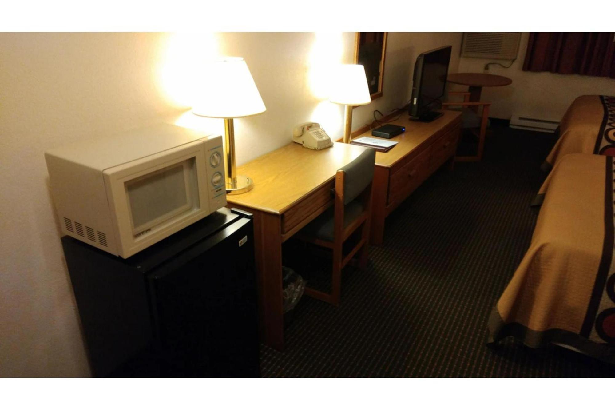 Hotel By Oyo Near Airport Wi 73
