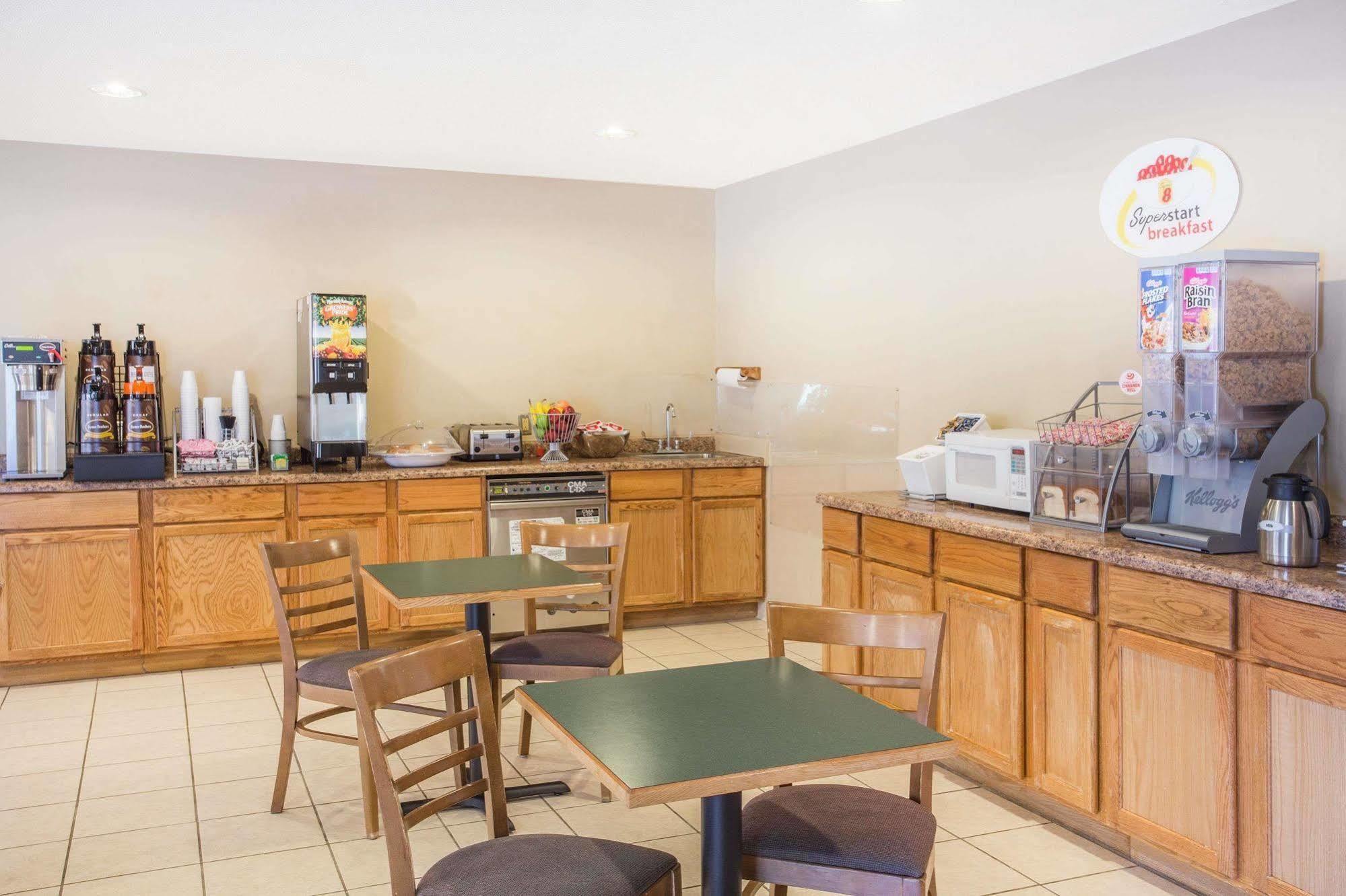 Hotel By Oyo Near Airport Wi 73 Wautoma